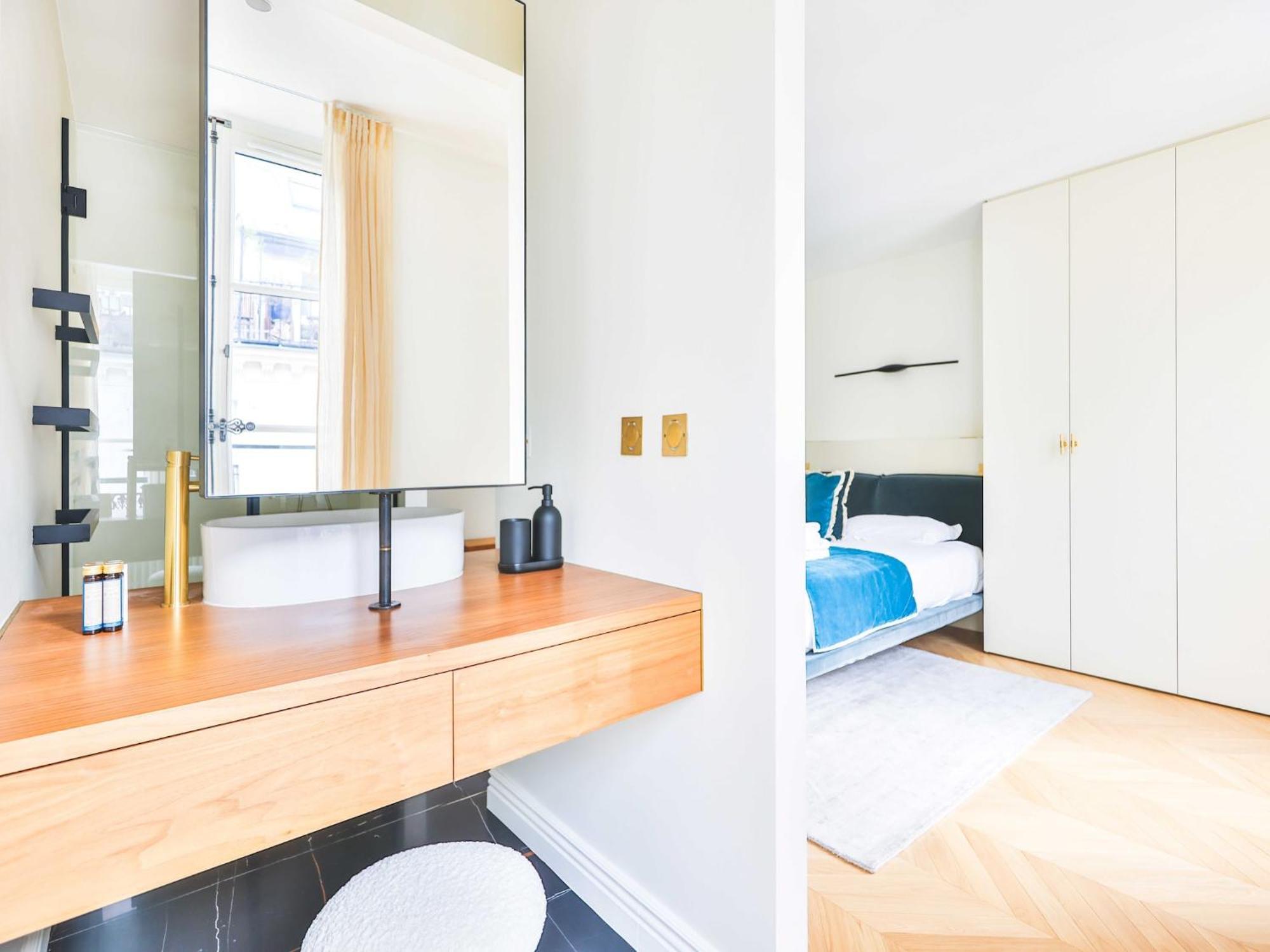 Beautiful Modern 3 Bdr 6p C Ur De Apartment *